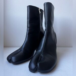 Leather tabi boots sz 8